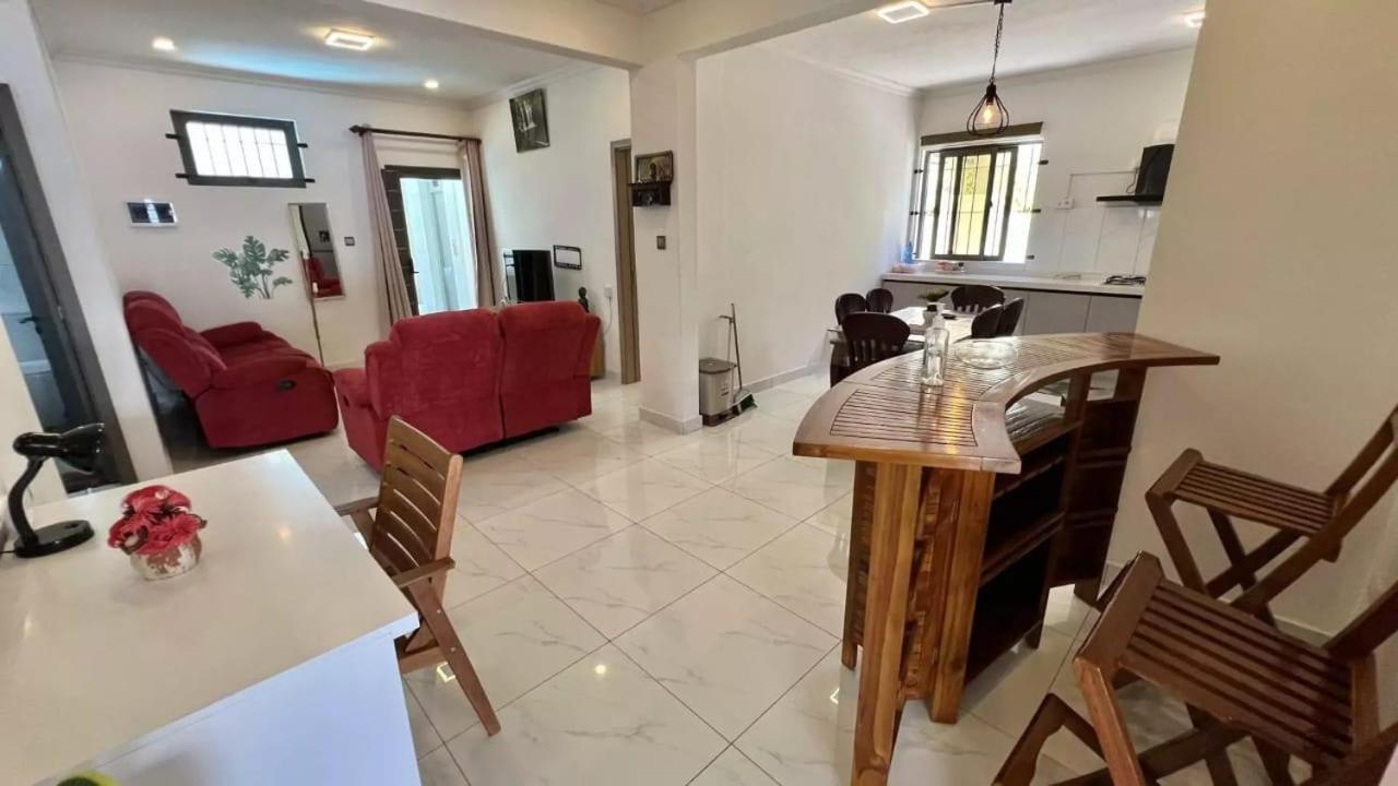 Nayuha Apt B Flic-en-Flacq Esterno foto